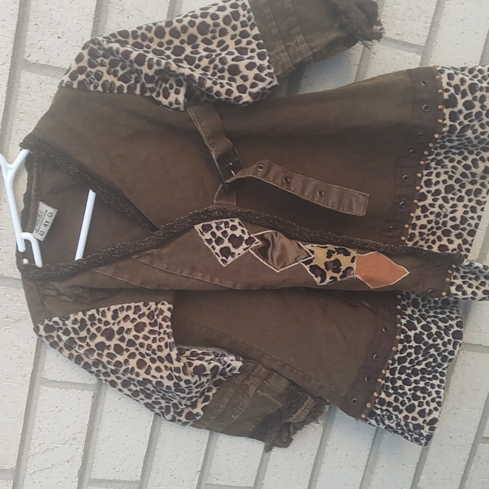 Leopard wrap jacket 🧥 - Picture 3 of 10